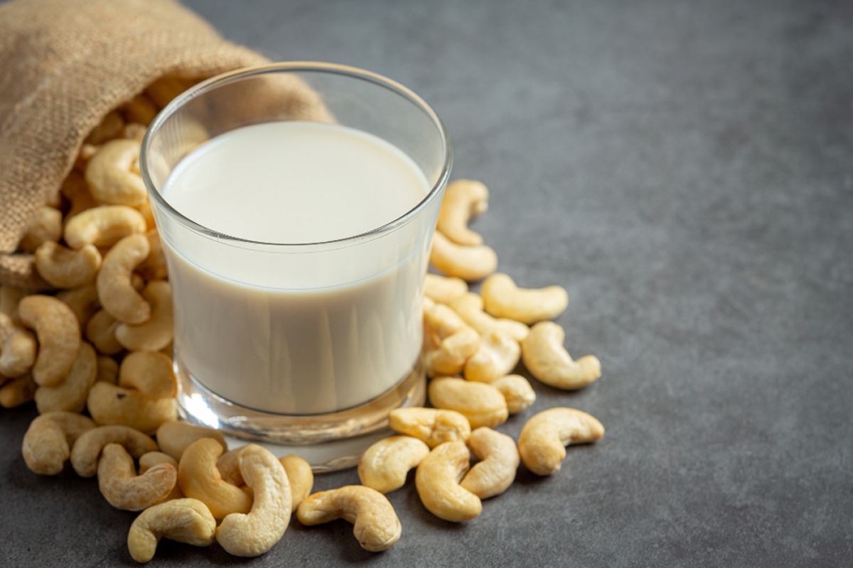 segelas susu kacang mede