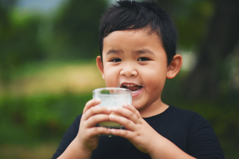 Apakah Susu Kacang Mede Aman untuk Anak? Ini Faktanya!