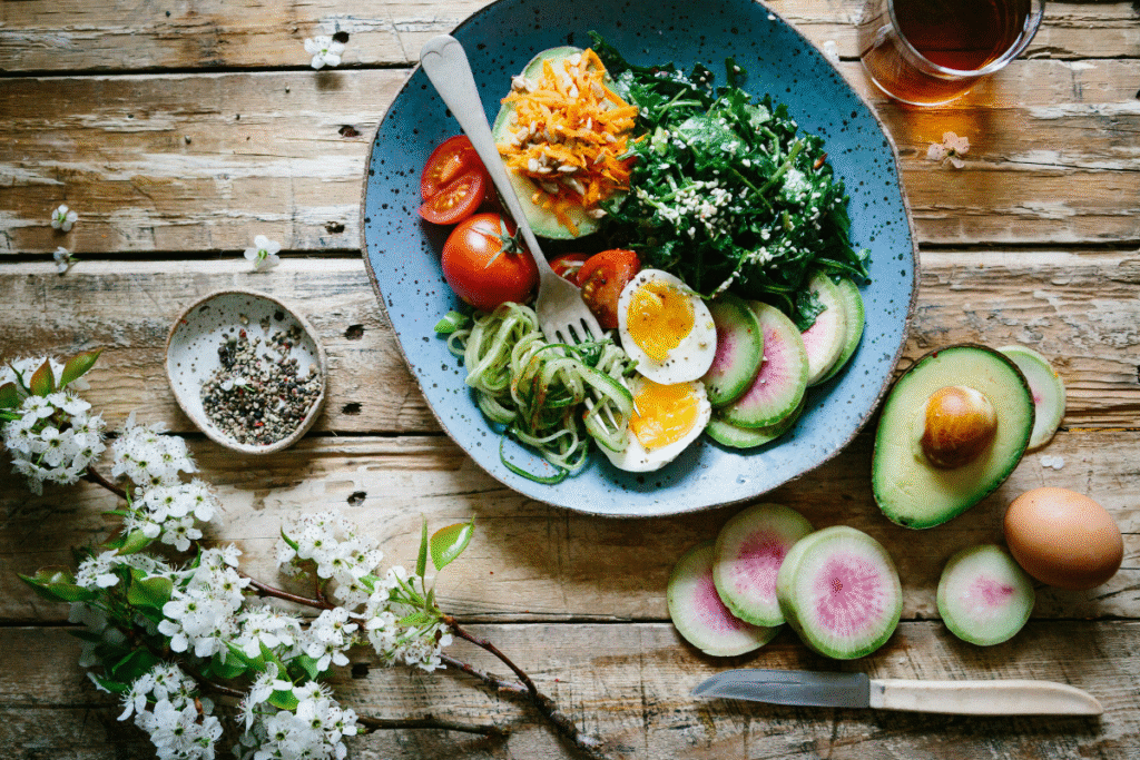 makanan vegetarian di atas meja