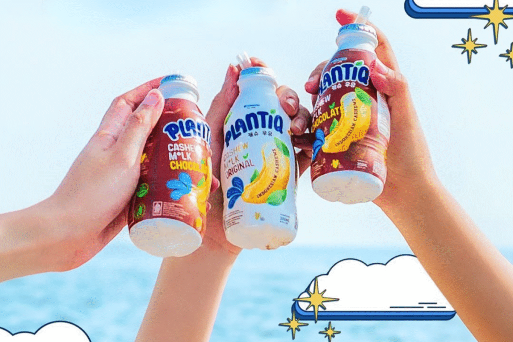 tiga orang yang membawa Plantiq