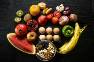 Berbagai makanan sehat tanpa proses di atas meja - Menu Eat Clean 7 Hari ala PLANTIQ