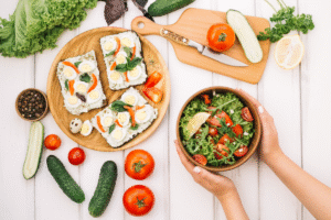 tampak atas salad lezat - Menu Eat Clean 7 Hari ala PLANTIQ