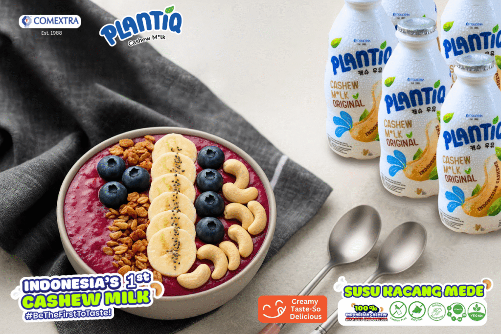 semangkuk smoothie bowl dengan PLANTIQmilk
