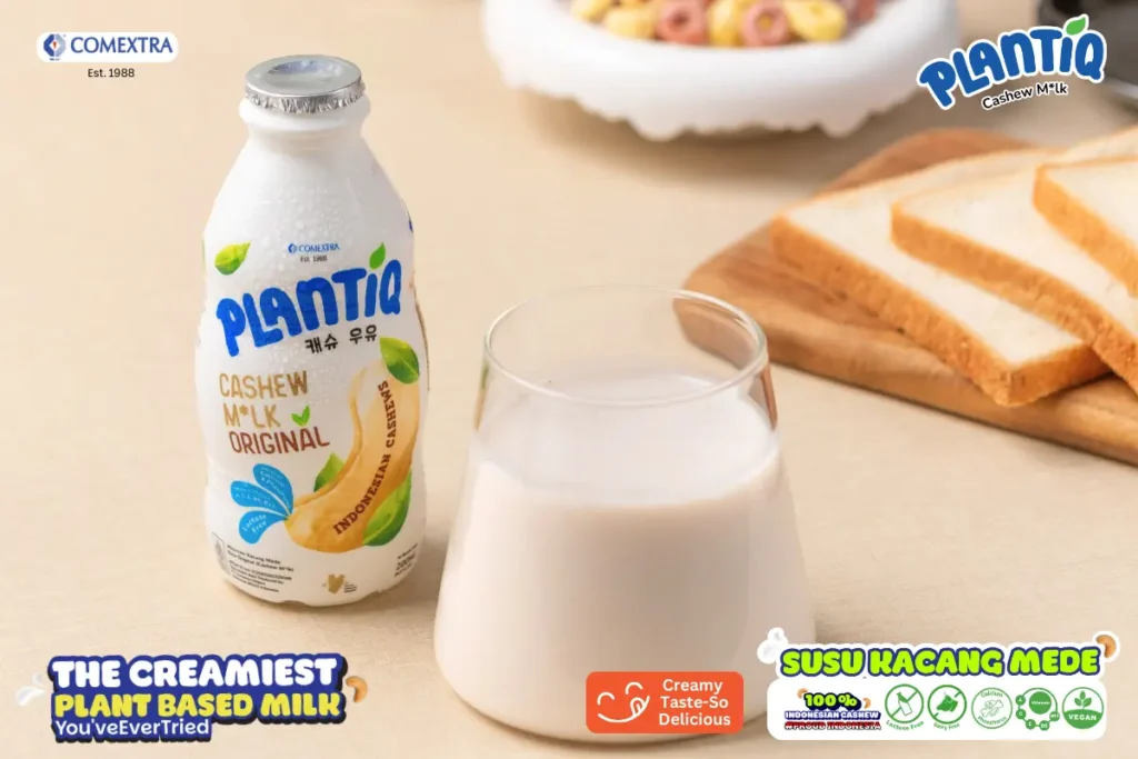 PLANTIQ Cashew Milk dan roti di atas meja