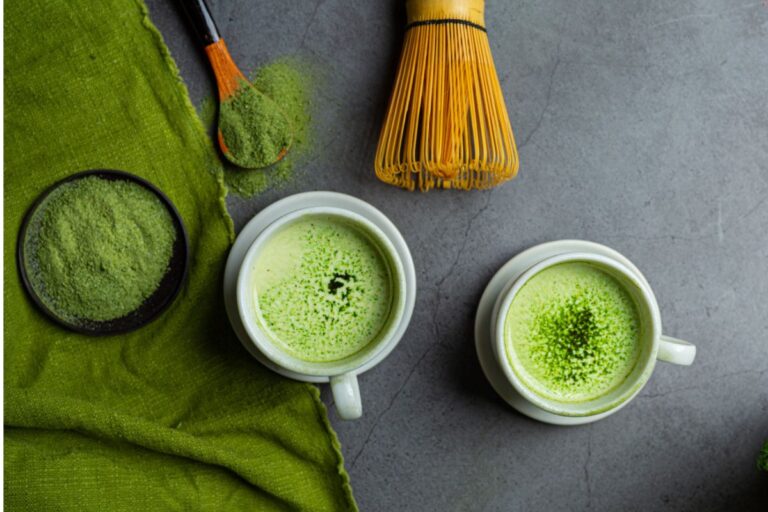 Matcha latte hangat